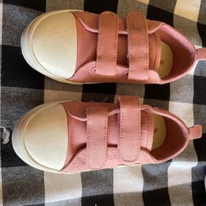 Pink Size 9 girls shoes